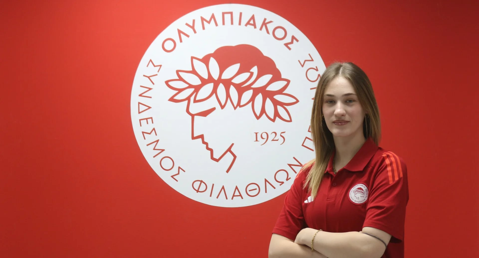 Η Ζαφειρίου υπέγραψε το πρώτο της επαγγελματικό συμβόλαιο με τον Ολυμπιακό