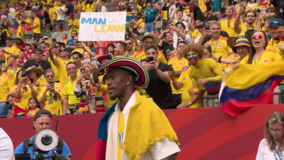 Ο Τζίμι Μπάτλερ ντύθηκε στα χρώματα της Κολομβίας και προκάλεσε χαμό (video)