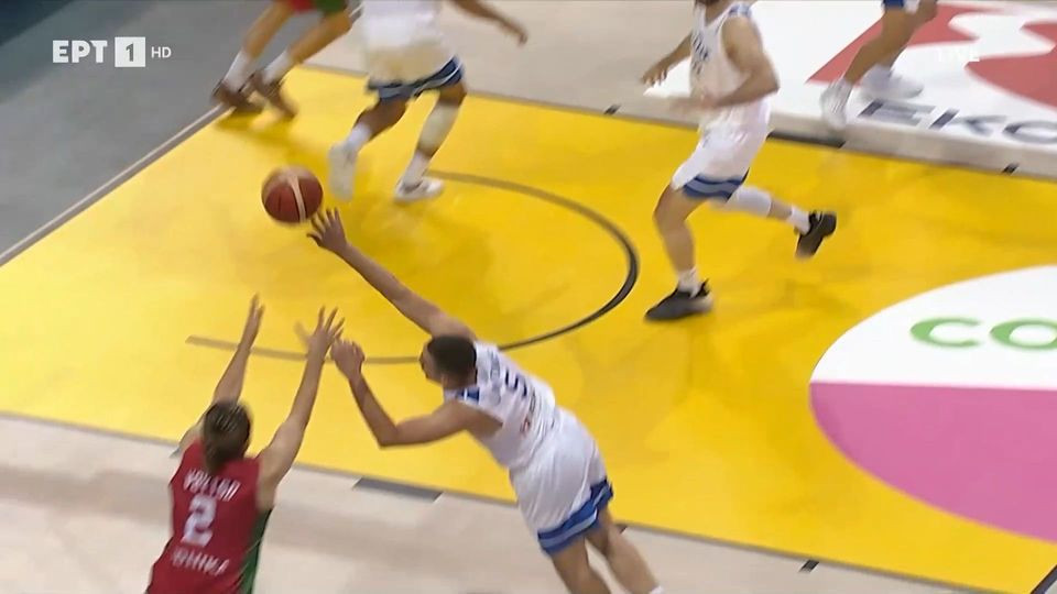 O Λαρεντζάκης ντύθηκε... γκολκίπερ και έκοψε πάσα προς τον Βόιτσο (video)