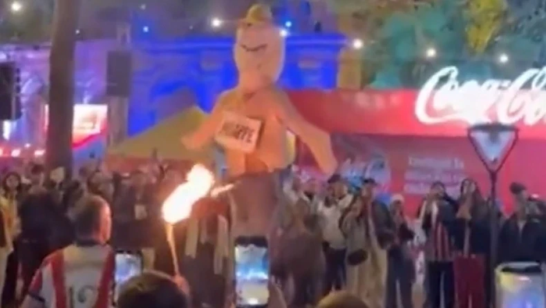 Χαμός στην Παραγουάη: Έκαψαν ομοίωμα του Εμπαπέ σε φεστιβάλ (video)