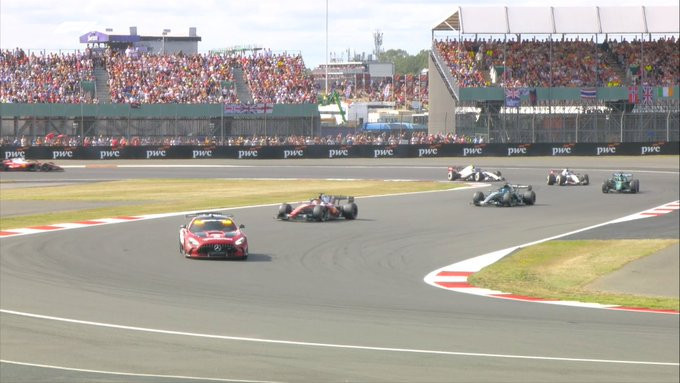 Η FIA εξήγησε γιατί το grand prix στο Σίλβερστοουν τελείωσε πίσω από το safety car
