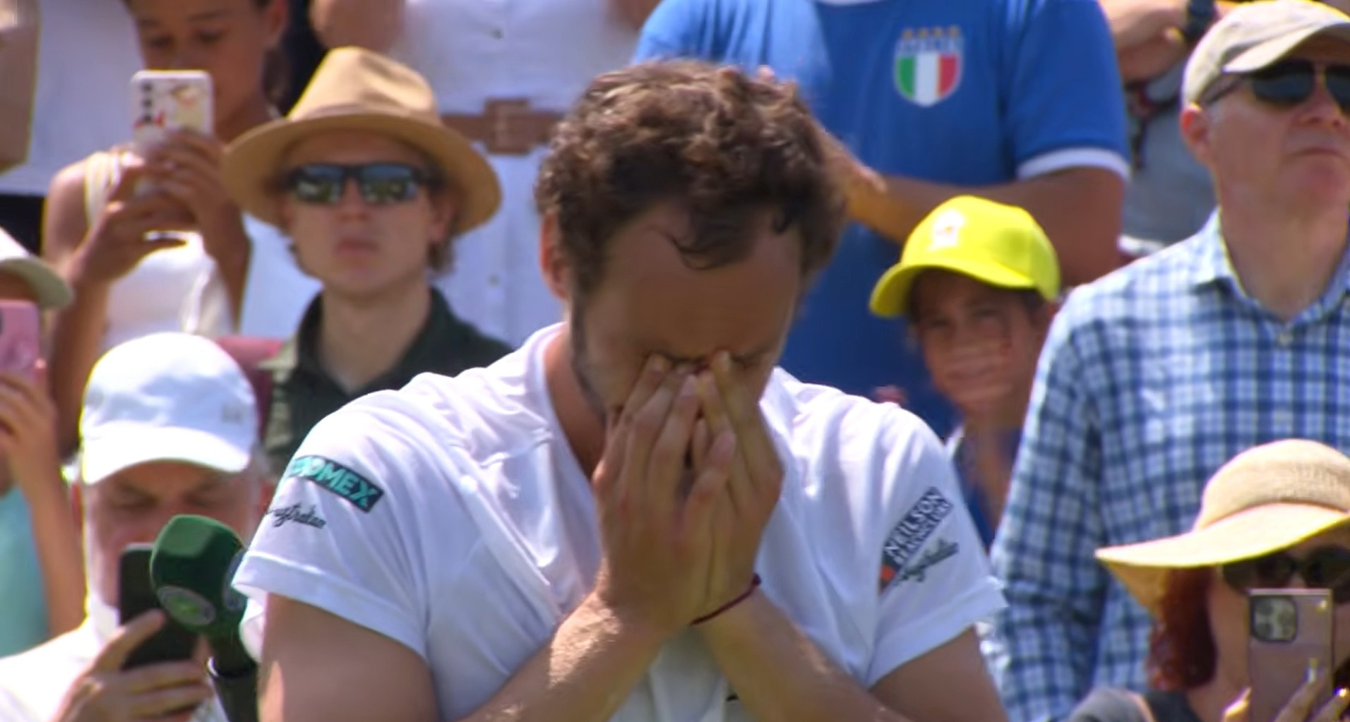Ο Σαφιούλιν απέκλεισε τον Φονσέκα στο Wimbledon - Προκρίθηκε στους «16» και ξέσπασε σε κλάματα (video)