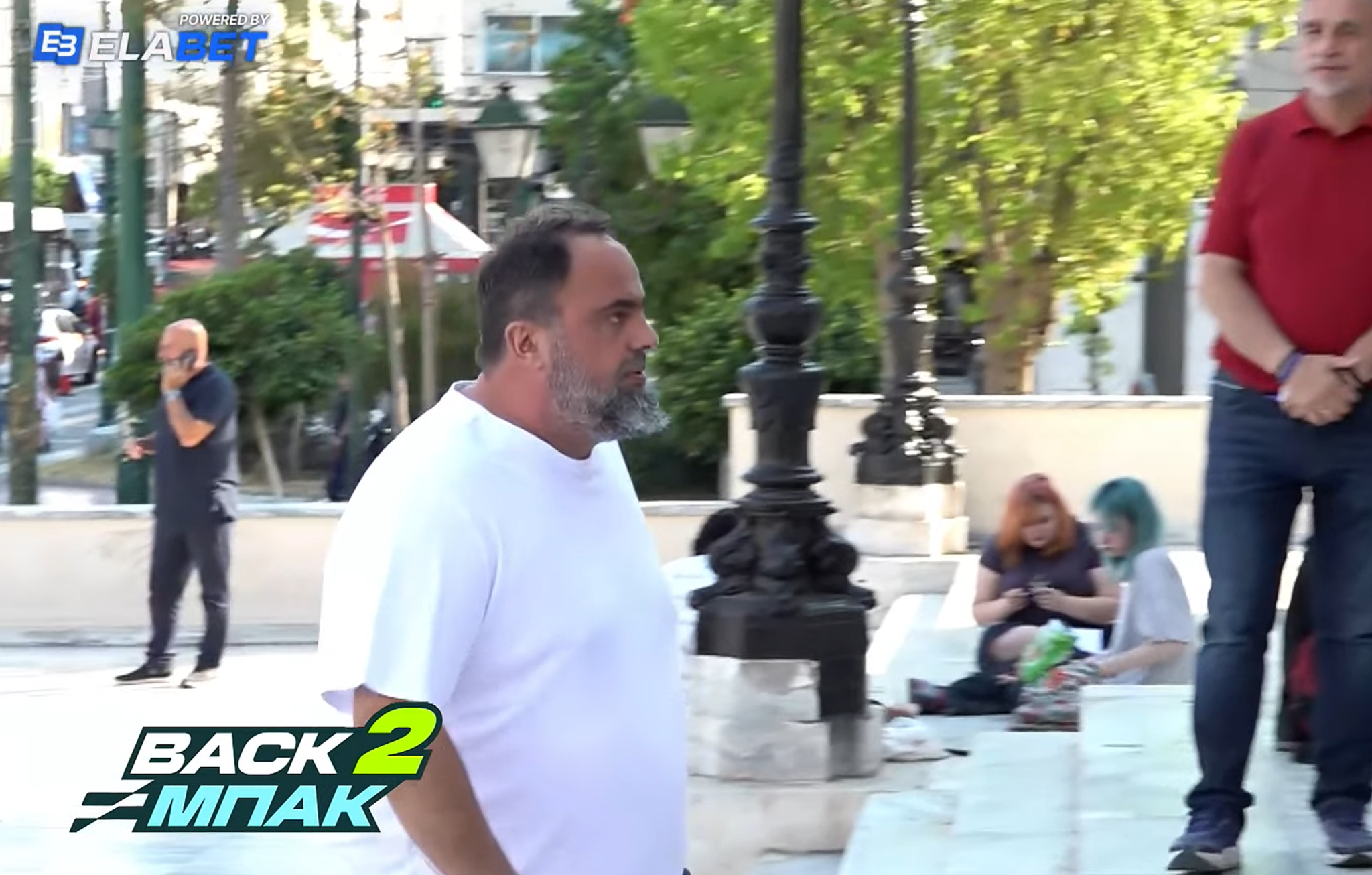 Έφτασε στο Δημοτικό Θέατρο Πειραιά ο Βαγγέλης Μαρινάκης (video)