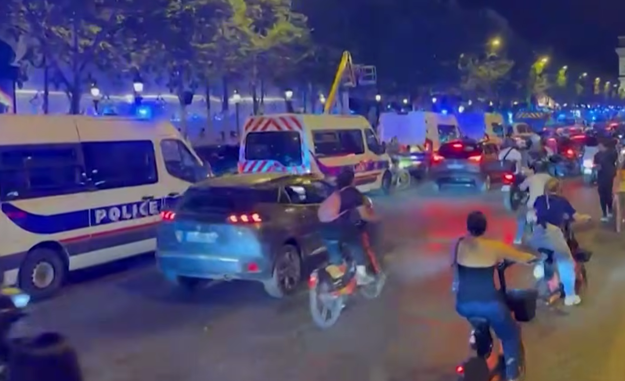 Τραγωδία στη Γαλλία: 17χρονη έχασε τη ζωή της μετά από πτώση από φορτηγό στους πανηγυρισμούς για την πρόκριση