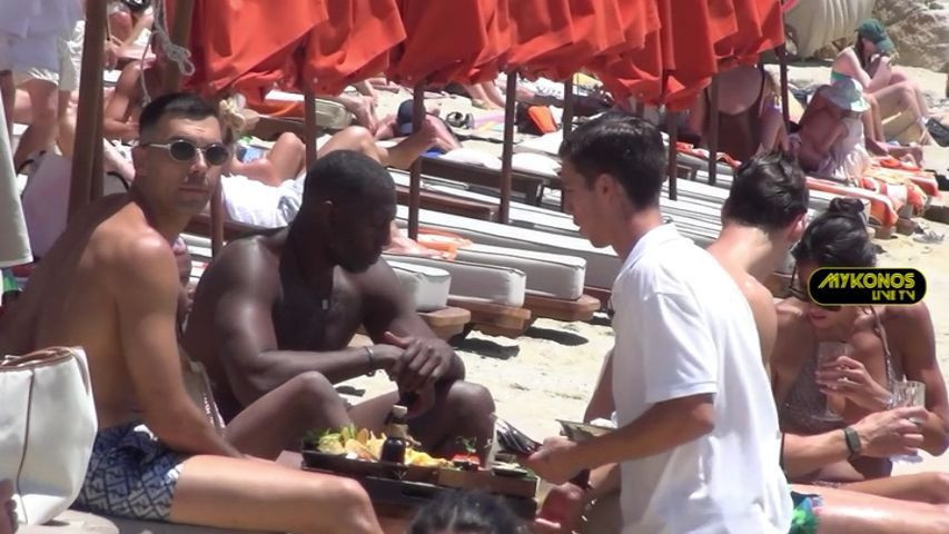 Σλούκας και Βέσελι παρεάκι στην Μύκονο μαζί με τον Ντάνστον (video)