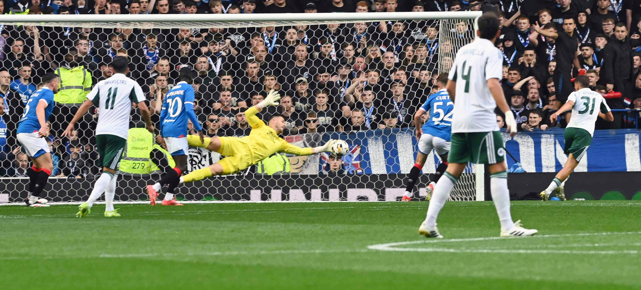 Εχει 87 ματς στη Premier League κι έβαλε «στοπ» στον Παναθηναϊκό - Ποιος είναι ο ανταγωνιστής του Τζολάκη στη Χαλ