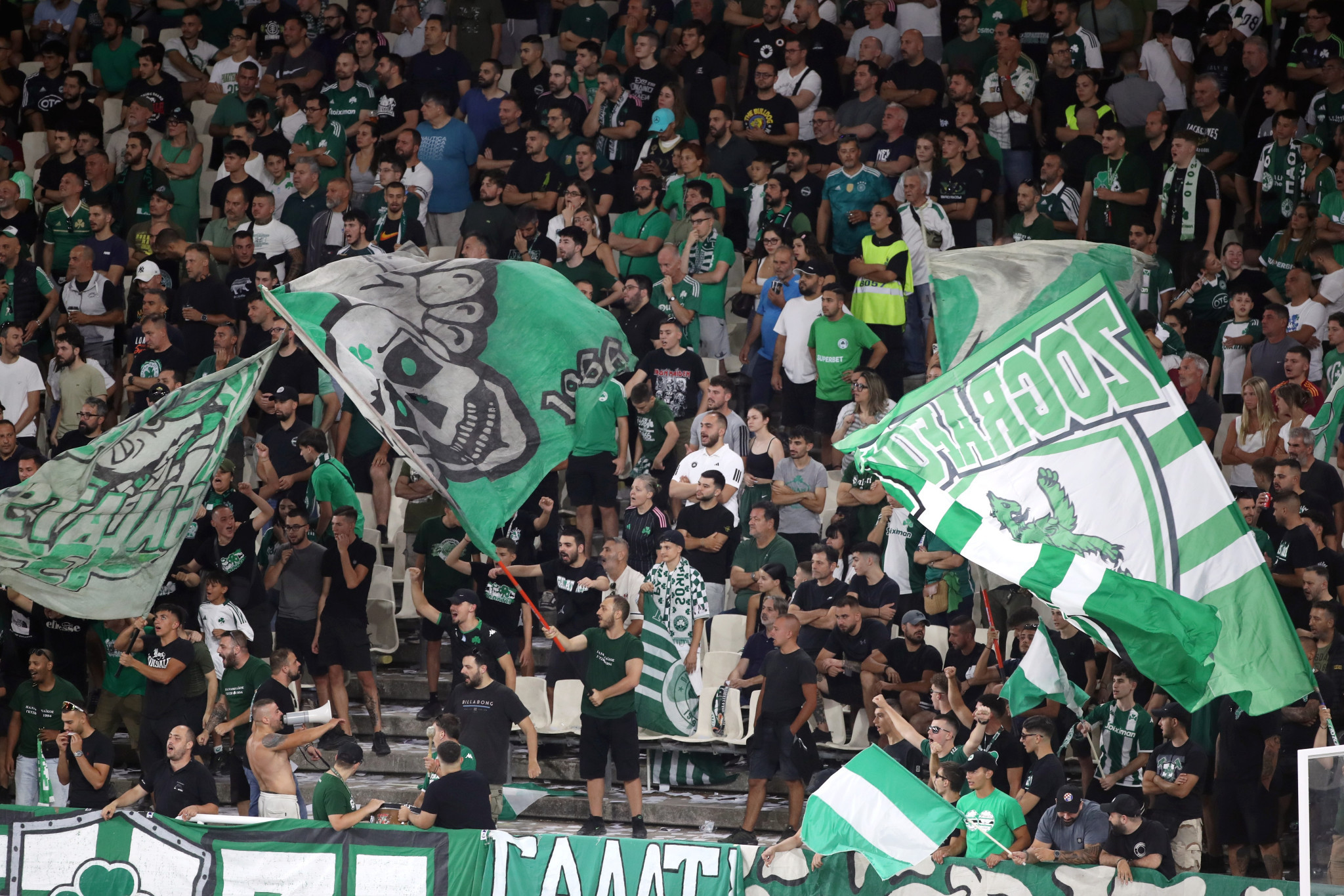 Η μαζική παρουσία και η υποδειγματική στάση του κόσμου του Παναθηναϊκού στο ΟΑΚΑ