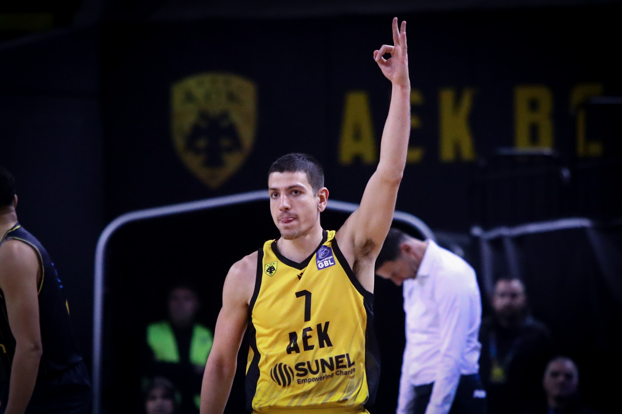 Η ΑΕΚ «δένει» τον αρχηγό Φλιώνη για πάντα στη Sunel Arena!