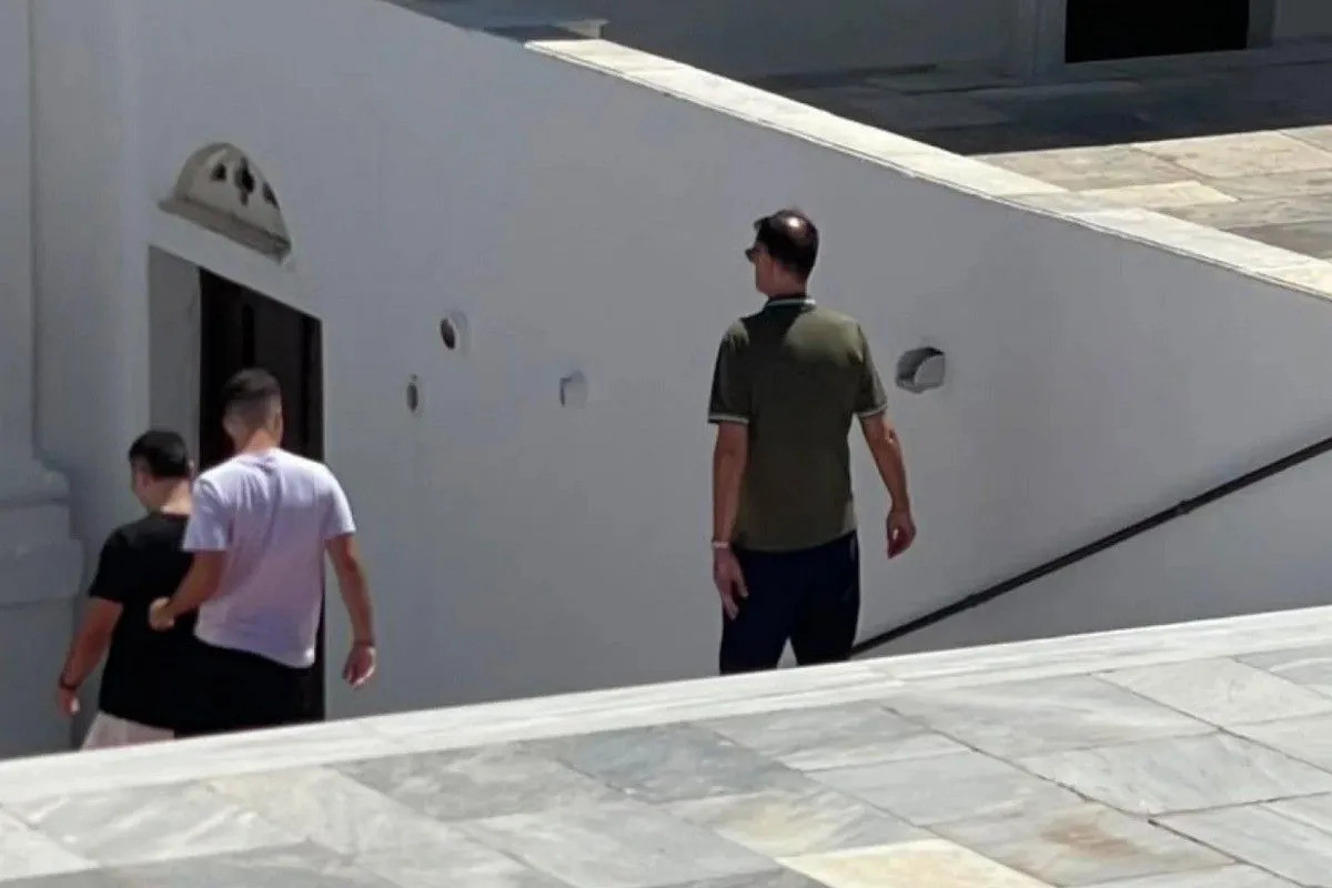 Ο Γιώργος Μπαρτζώκας στην Παναγία της Τήνου (photos)