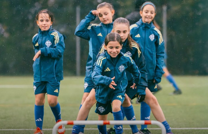 Η εξήγηση για την απόφαση της Κόμο να απαγορεύσει τις κεφαλιές στις ακαδημίες της (video)