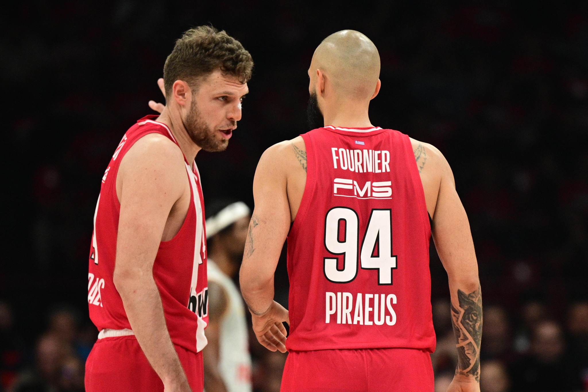 «Μια σεζόν, δυο Mvp's»: Η αποθέωση της EuroLeague σε Βεζένκοφ και Φουρνιέ (video)