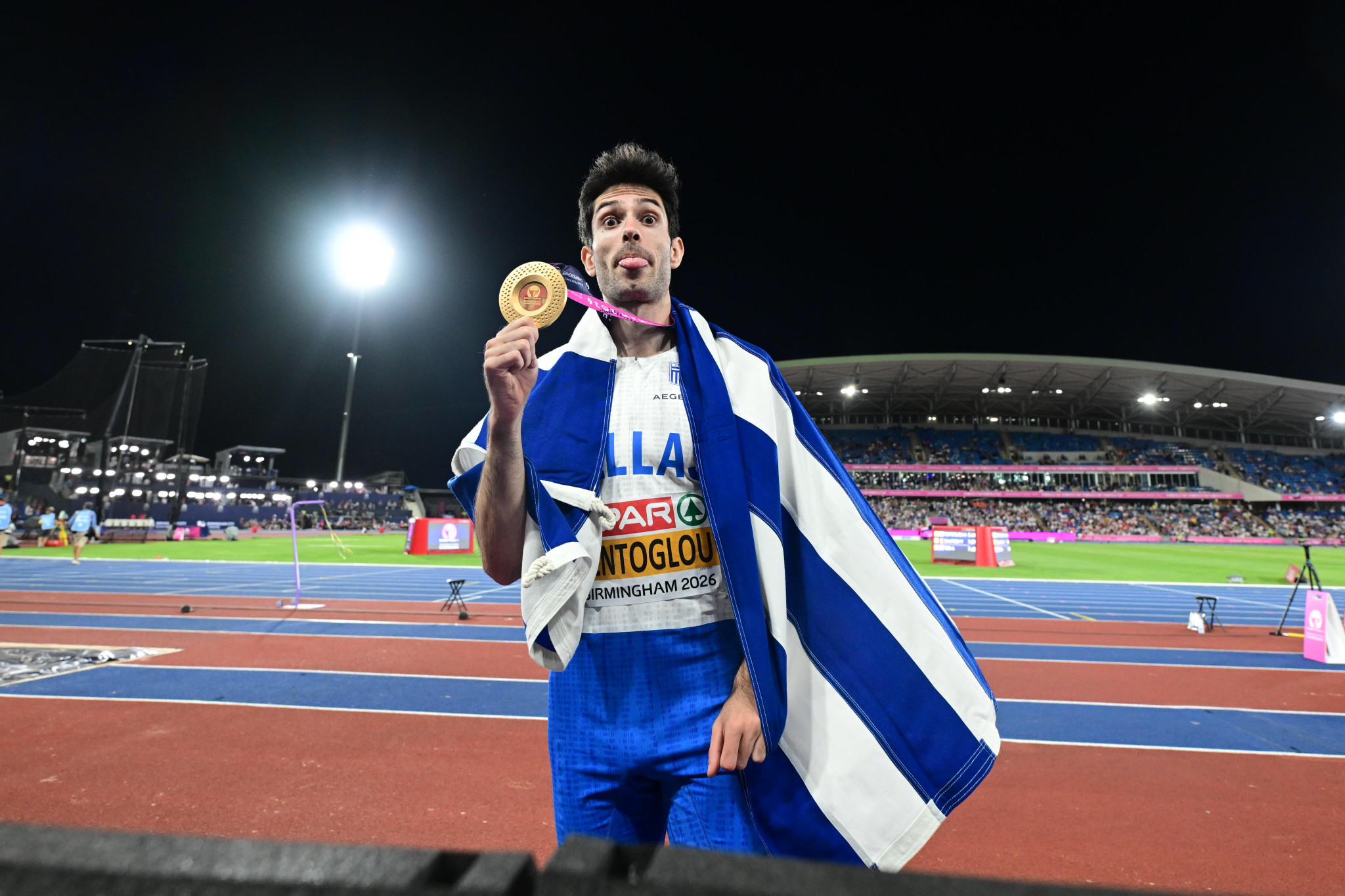 Η απονομή του χρυσού μεταλλίου στον Τεντόγλου (video)
