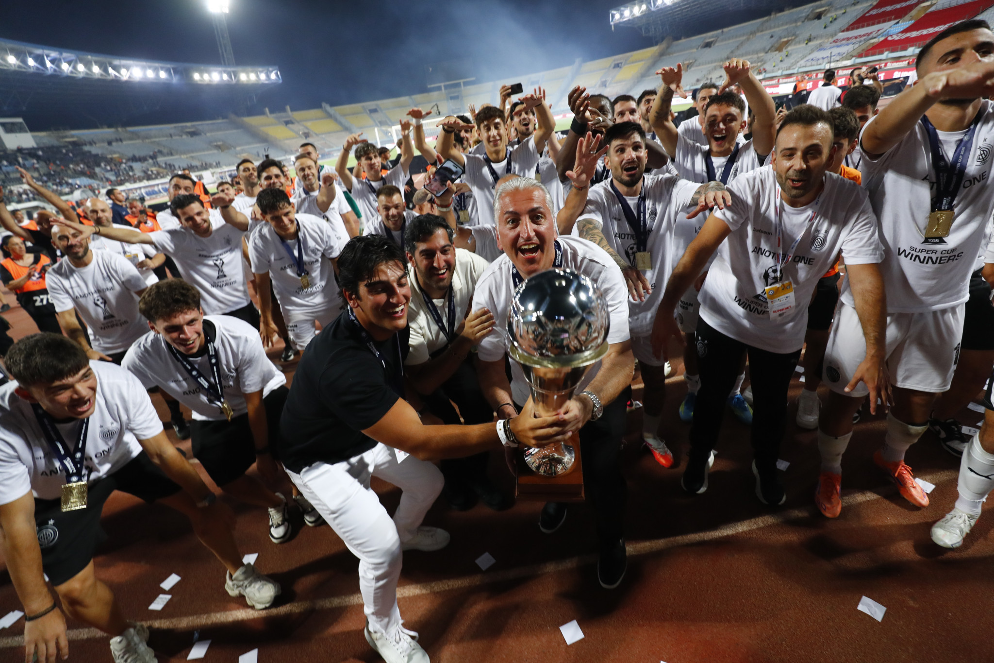 Η «Χρυσή Βίβλος» του Super Cup μετά την κατάκτηση του ΟΦΗ στο Παγκρήτιο