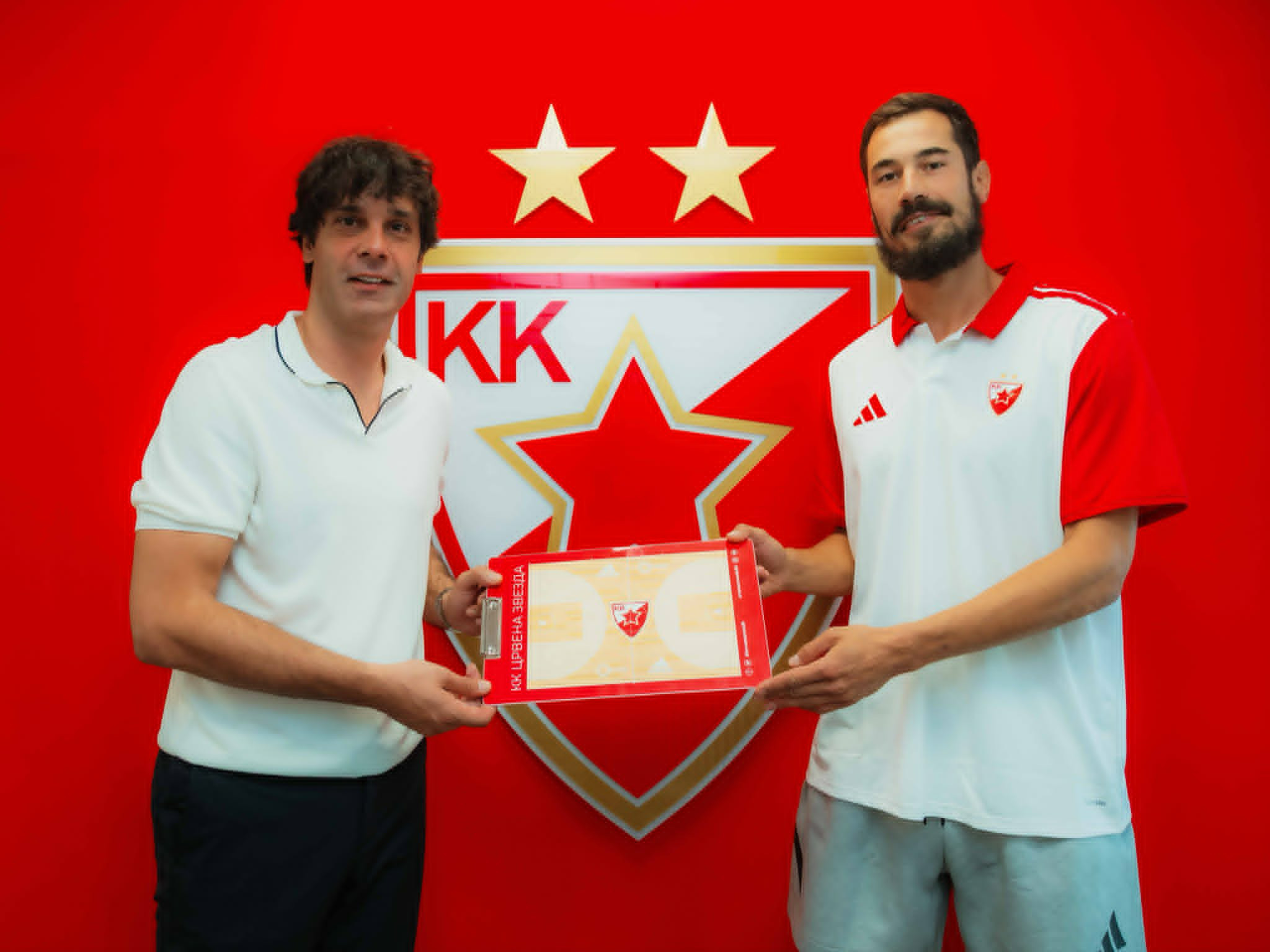 Από το παρκέ και επίσημα στον πάγκο του Ερυθρού Αστέρα ο Κάλινιτς