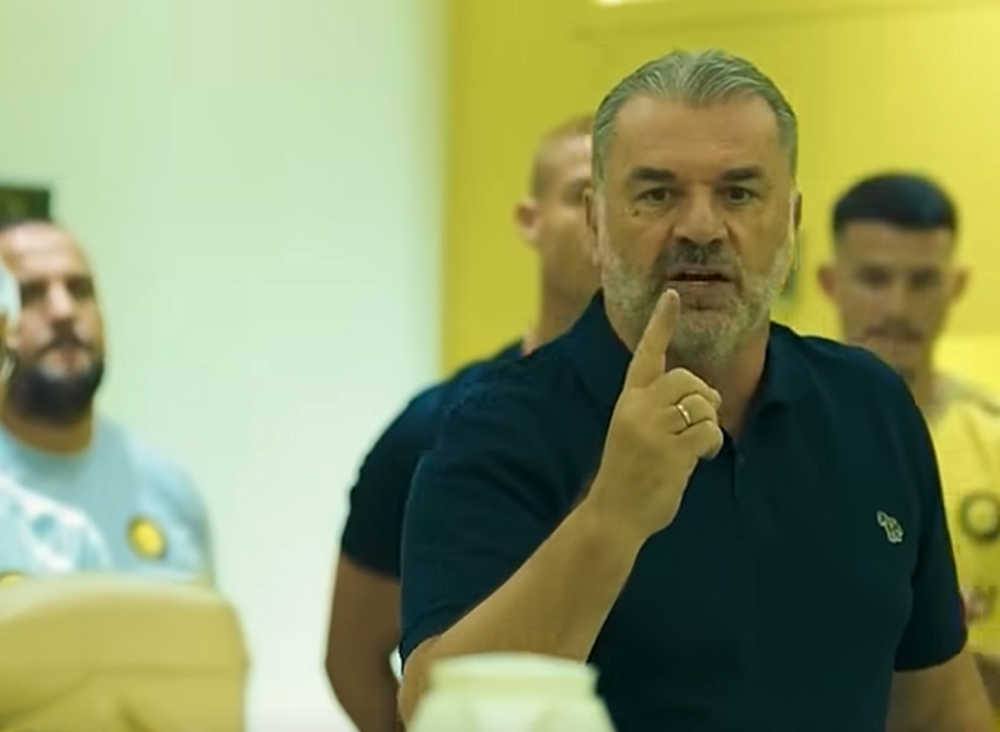Δεν αστειεύεται ο Ποστέκογλου: Το εμψυχωτικό σύνθημα που έδωσε μαζί με τον Κριστιάνο πριν την πρεμιέρα της Αλ Νασρ (video)