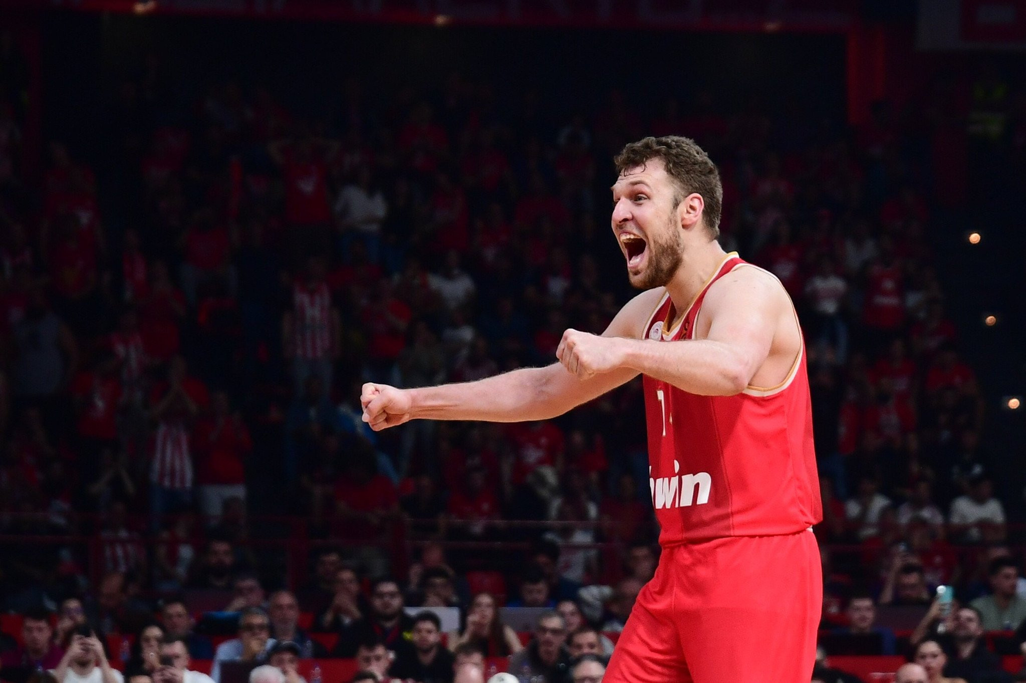 Βεζένκοφ θα πει... MVP: Πολυτιμότερος παίκτης του πρωταθλήματος για τη σεζόν 2024-25