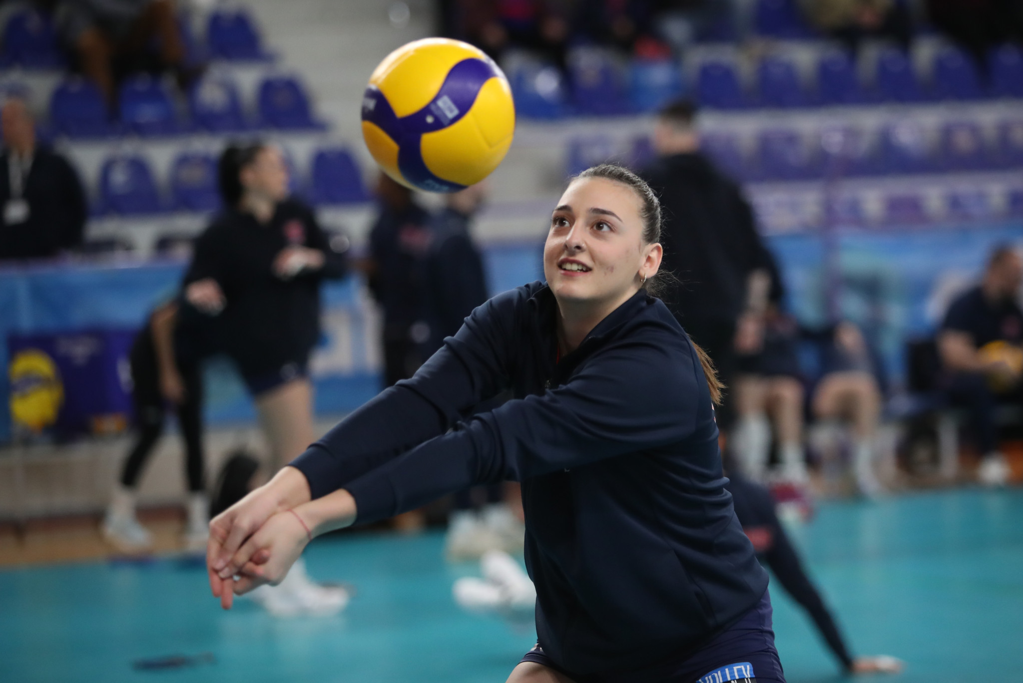 Επιστρέφει στην Ελλάδα η Αγγελοπούλου μαζί με την αποστολή - Έβαλε ειδικό νάρθηκα στο γόνατο