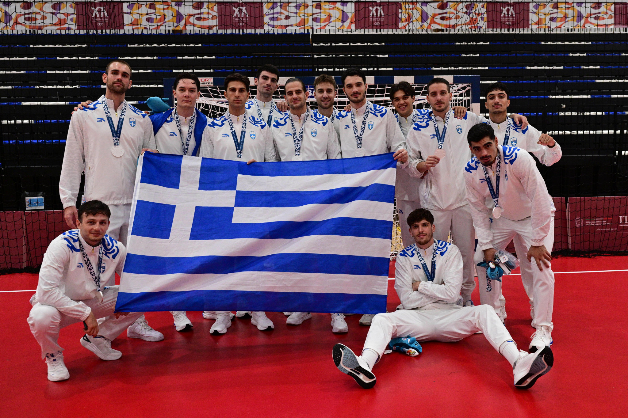 Οι παίκτες της Εθνικής χάντμπολ Ανδρών παρέλαβαν τα αργυρά μετάλλια στους Μεσογειακούς