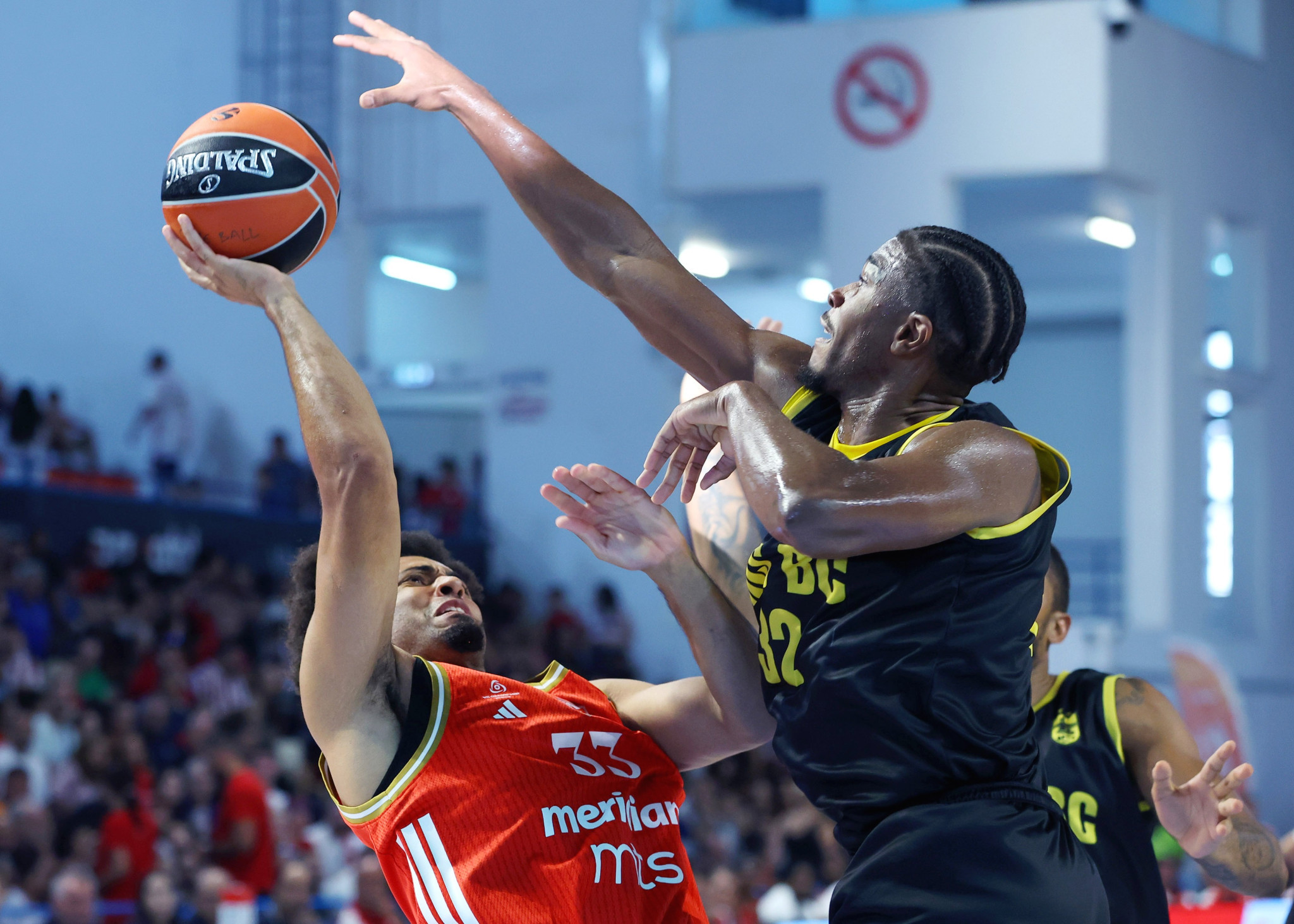 Τα highlights της μεγάλης νίκης του Αρη επί του Ερυθρού Αστέρα