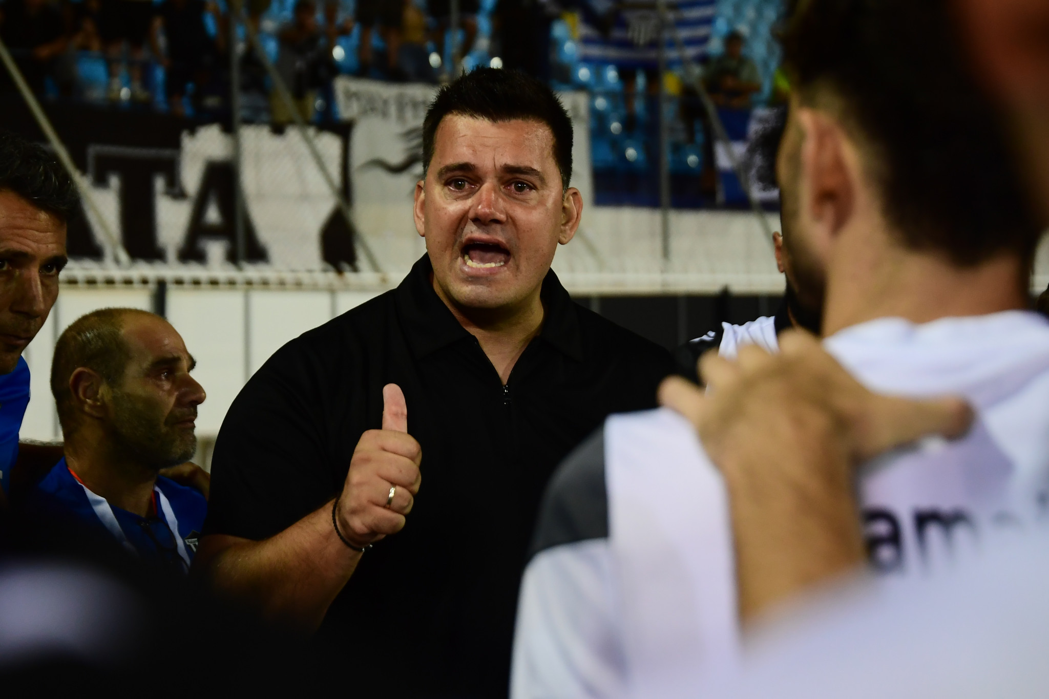 Η στιγμή που ο Χριστοφιλέας λύγισε μπροστά στους παίκτες της Καλαμάτας: «Believe, ok;» (video)