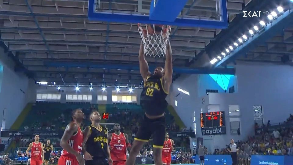 Το εντυπωσιακό alley-hoop κάρφωμα του Μπιρτς από πάσα του Μίτρου-Λονγκ (video)