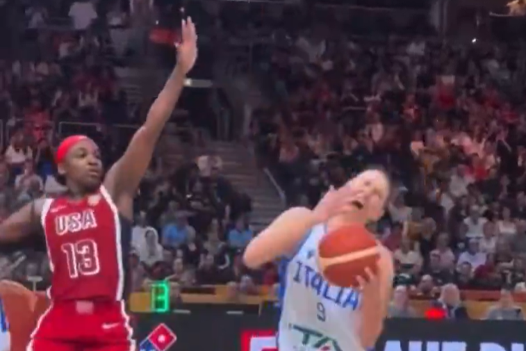 «Απευθείας από τη σχολή flopping»: Το απίθανο θέατρο της Ζανταλασίνι απέναντι στις ΗΠΑ (video)