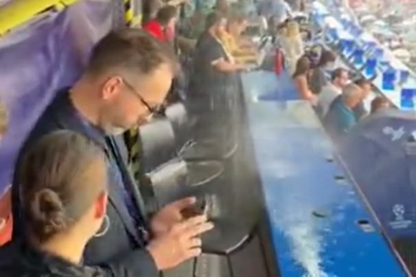 Πλημμύρισαν ξανά τα δημοσιογραφικά του «Spotify Camp Nou» (video)