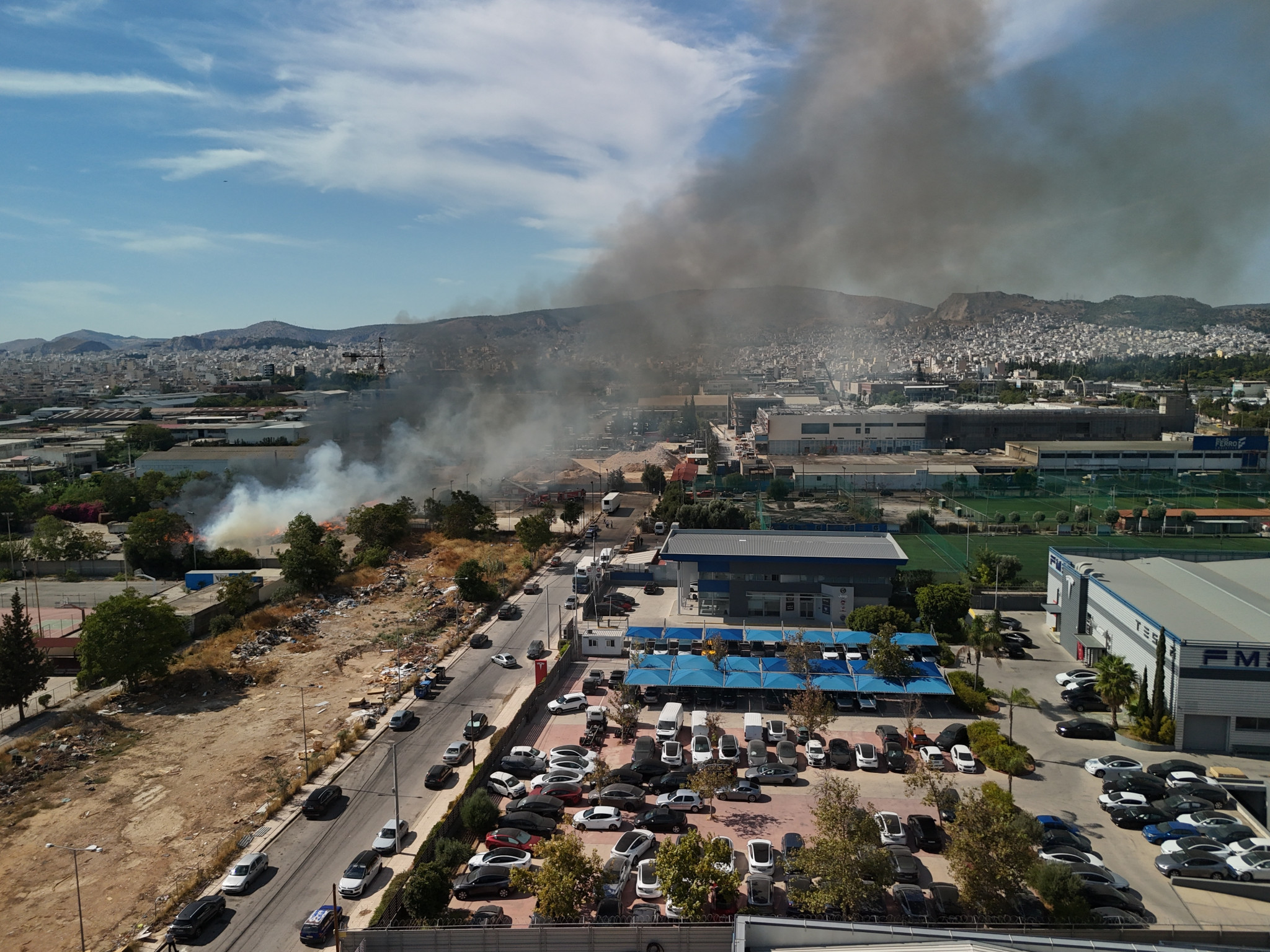 Φωτιά στου Ρέντη δίπλα στο κλειστό γήπεδο του Ολυμπιακού