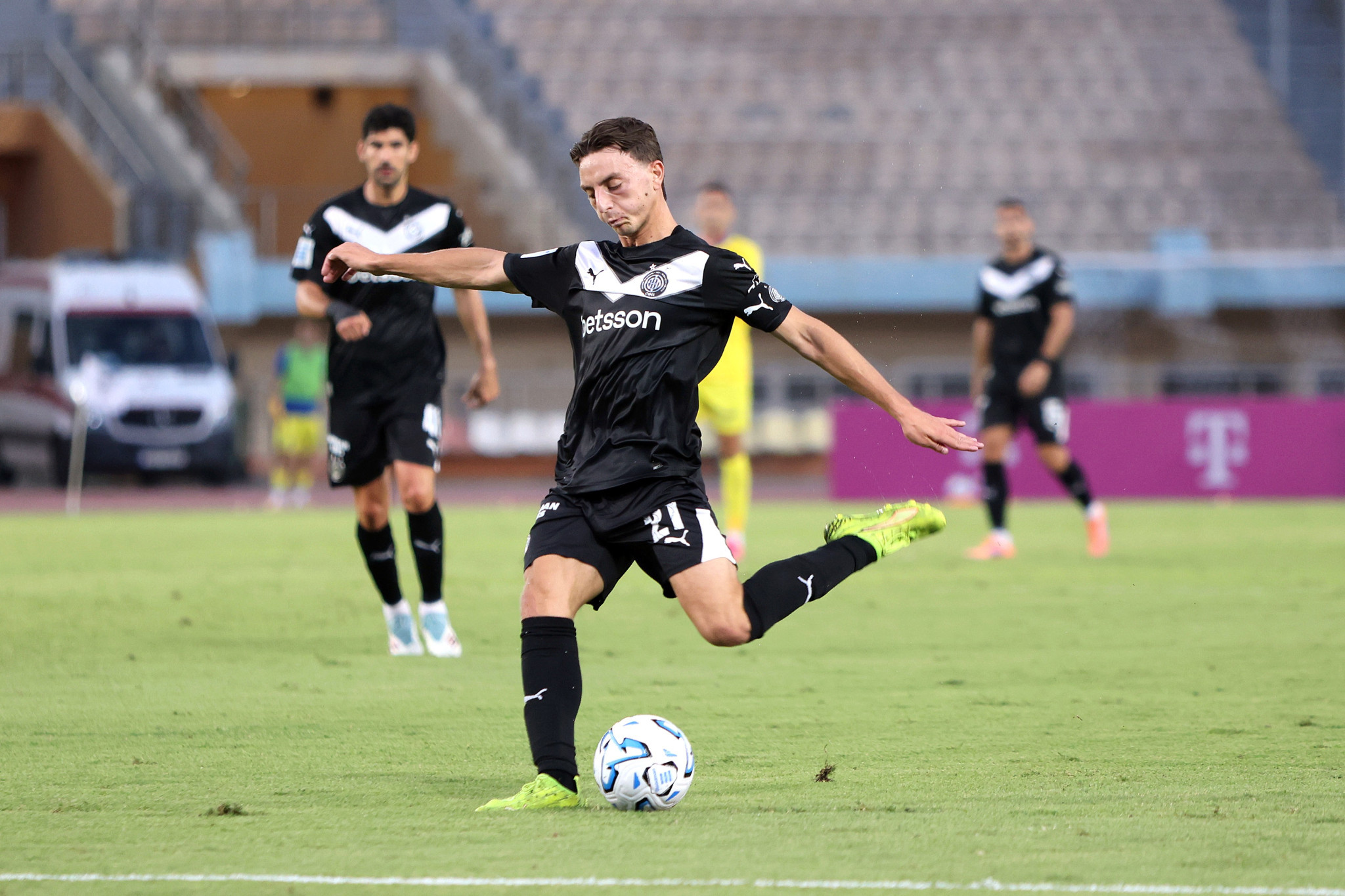 Τρομερό σουτ του Αποστολάκη για το 1-0 του ΟΦΗ (video)