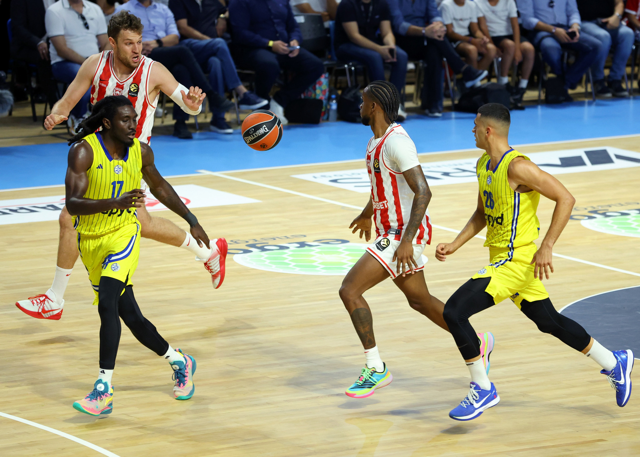 Τα φαβορί για το MVP της EuroLeague είναι... ερυθρόλευκα: Oι GMs «βλέπουν» μάχη Βεζένκοφ - Μοντέρο