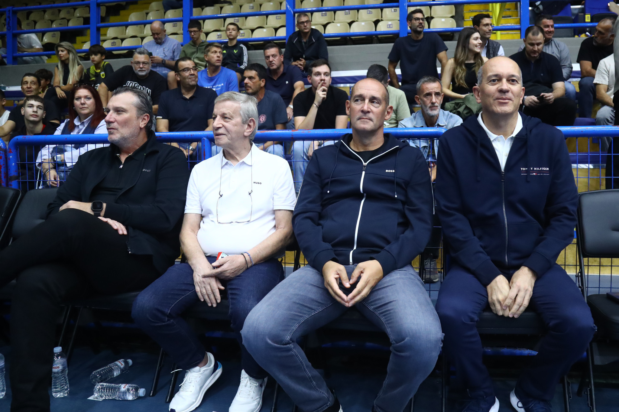 Οι αδερφοί Αγγελόπουλοι στο Περιστέρι για το παιχνίδι του Ολυμπιακού με την ΑΕΚ