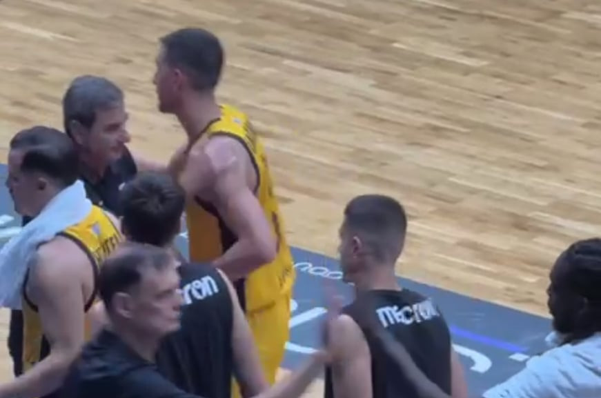 Σκόπιμο ή τυχαίο; Λαρεντζάκης και Μπαρτζώκας δεν... συναντήθηκαν με τη λήξη του ματς (video)