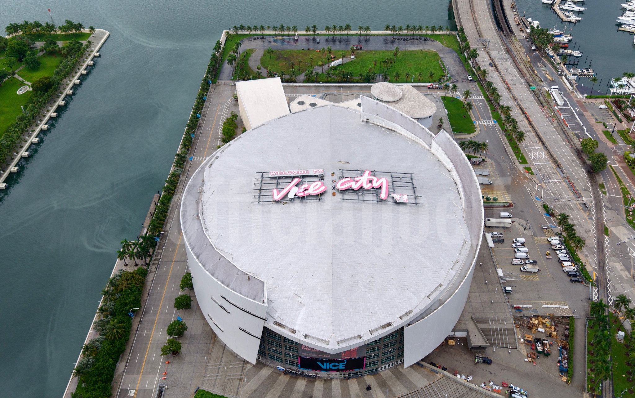«Welcome to Vice City»: Η Rockstar χρησιμοποιεί το γήπεδο των Μαϊάμι Χιτ για την καμπάνια του GTA VI