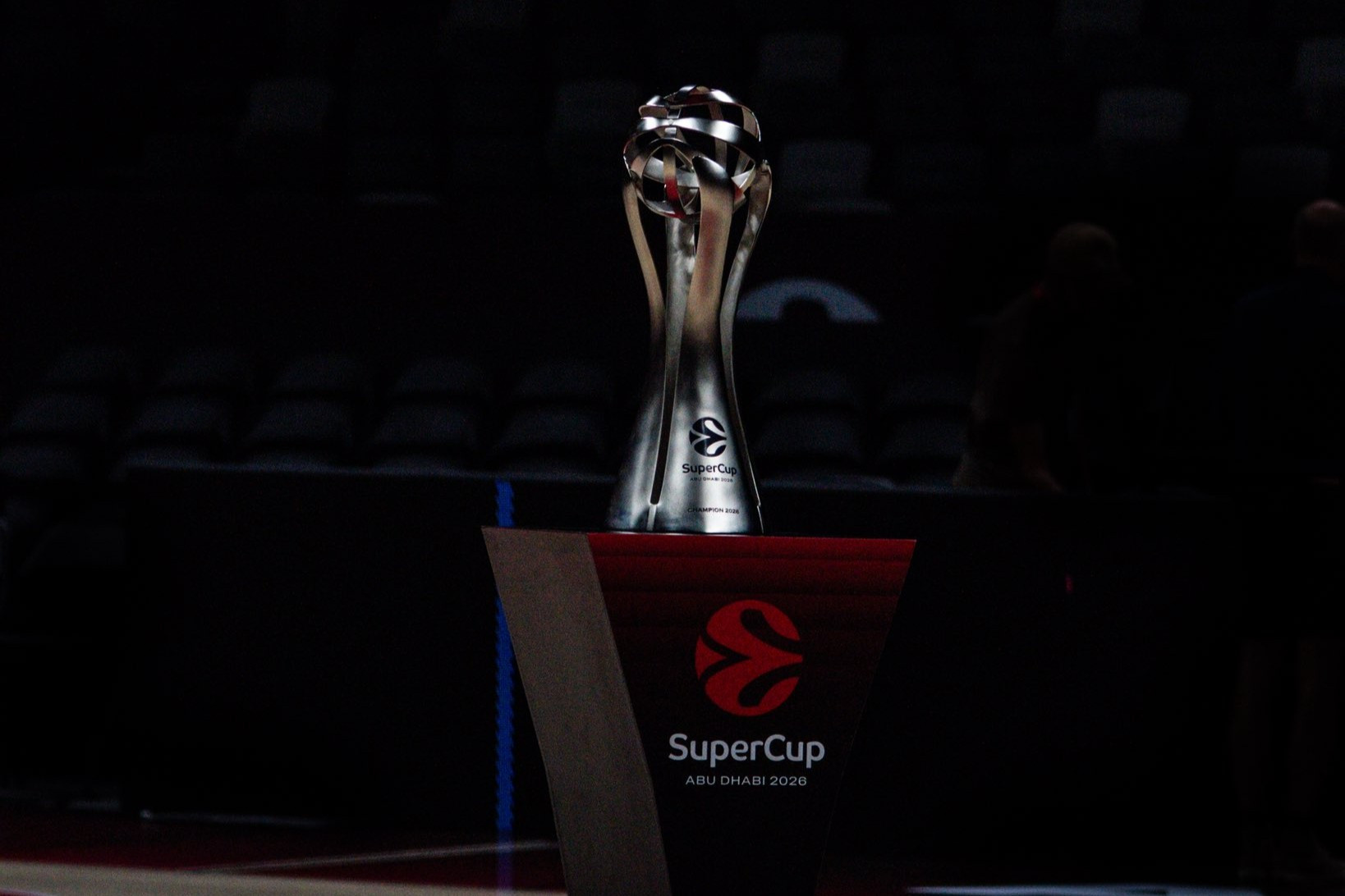«Today is the day»: Το τρόπαιο του EuroLeague Super Cup τοποθετήθηκε στην Etihad Arena