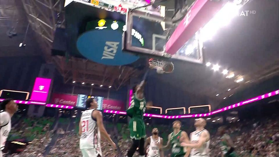 Ο Λεσόρ κάρφωσε εμφατικά και ξεσήκωσε το T-Center (video)
