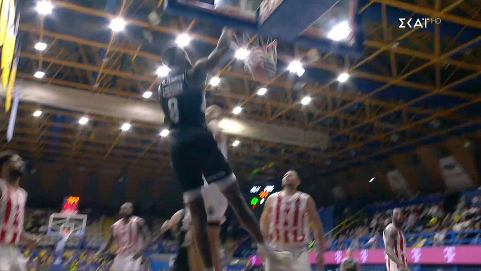 Φοβερό κάρφωμα του Αλεξάντερ πάνω σε άμυνα του Βεζένκοφ (video)