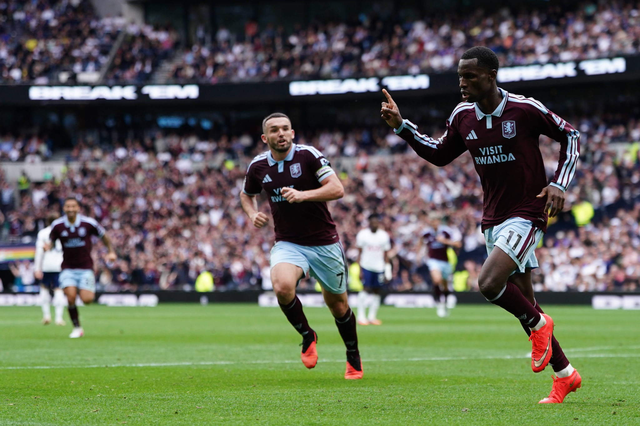 Η Άστον Βίλα άλωσε το Λονδίνο και... βύθισε την Τότεναμ
