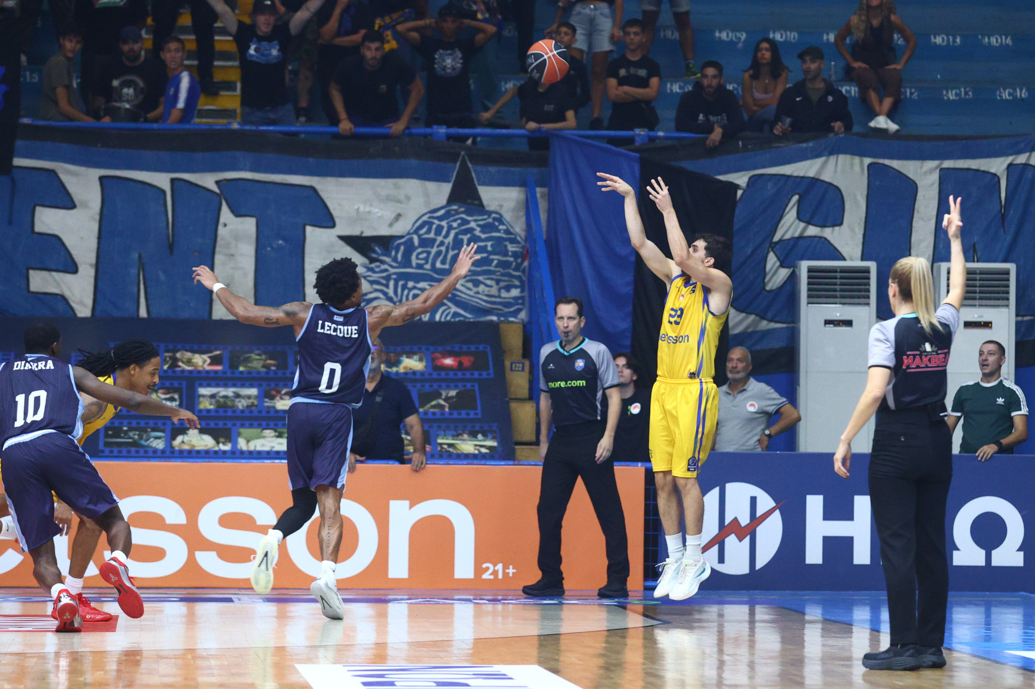 Παπαδάκης for the win: Το μεγάλο τρίποντο του Έλληνα άσου που χάρισε τη νίκη στο Περιστέρι (video)