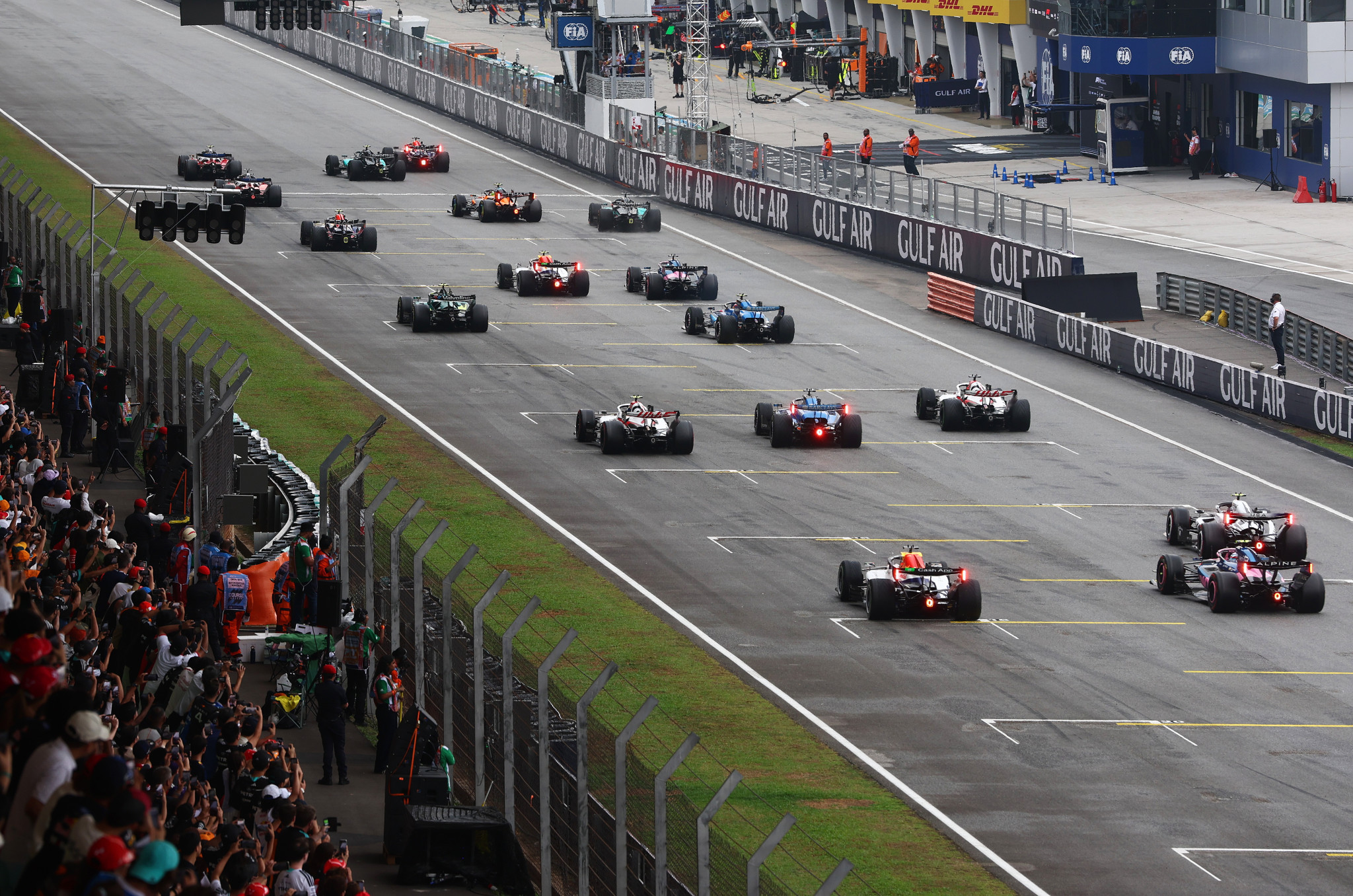 Η FIA έδωσε εξηγήσεις για το... χάος στο grand prix της Μαλαισίας
