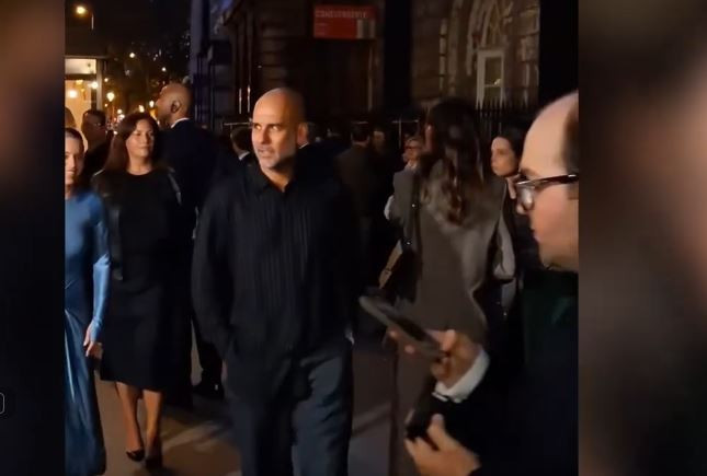 Ο Γκουαρδιόλα εμφανίστηκε στην Εβδομάδα Μόδας του Παρισιού και δίδαξε στιλ (video)