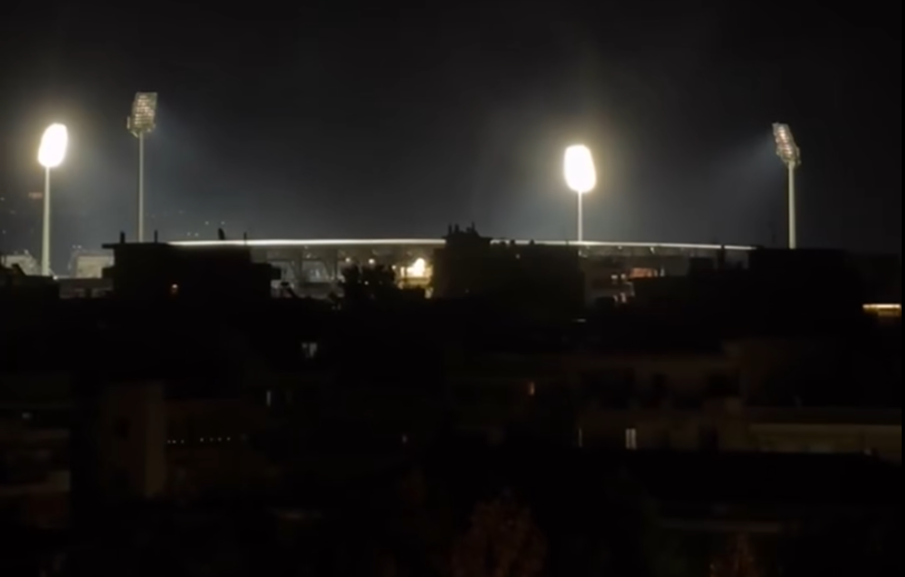 Ανατριχιαστικό βίντεο: Οι ιαχές έξω από την Τούμπα την ώρα του εθνικού μας ύμνου