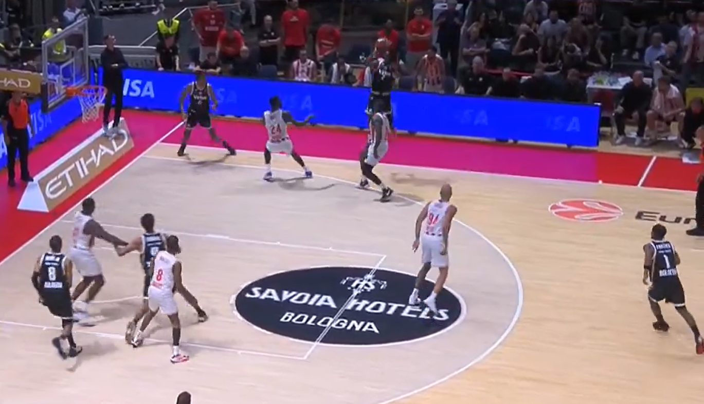 Το τρομερό buzzer-beater του Καρ που έδωσε τη νίκη στην Βίρτους κόντρα στον Ολυμπιακό (video)