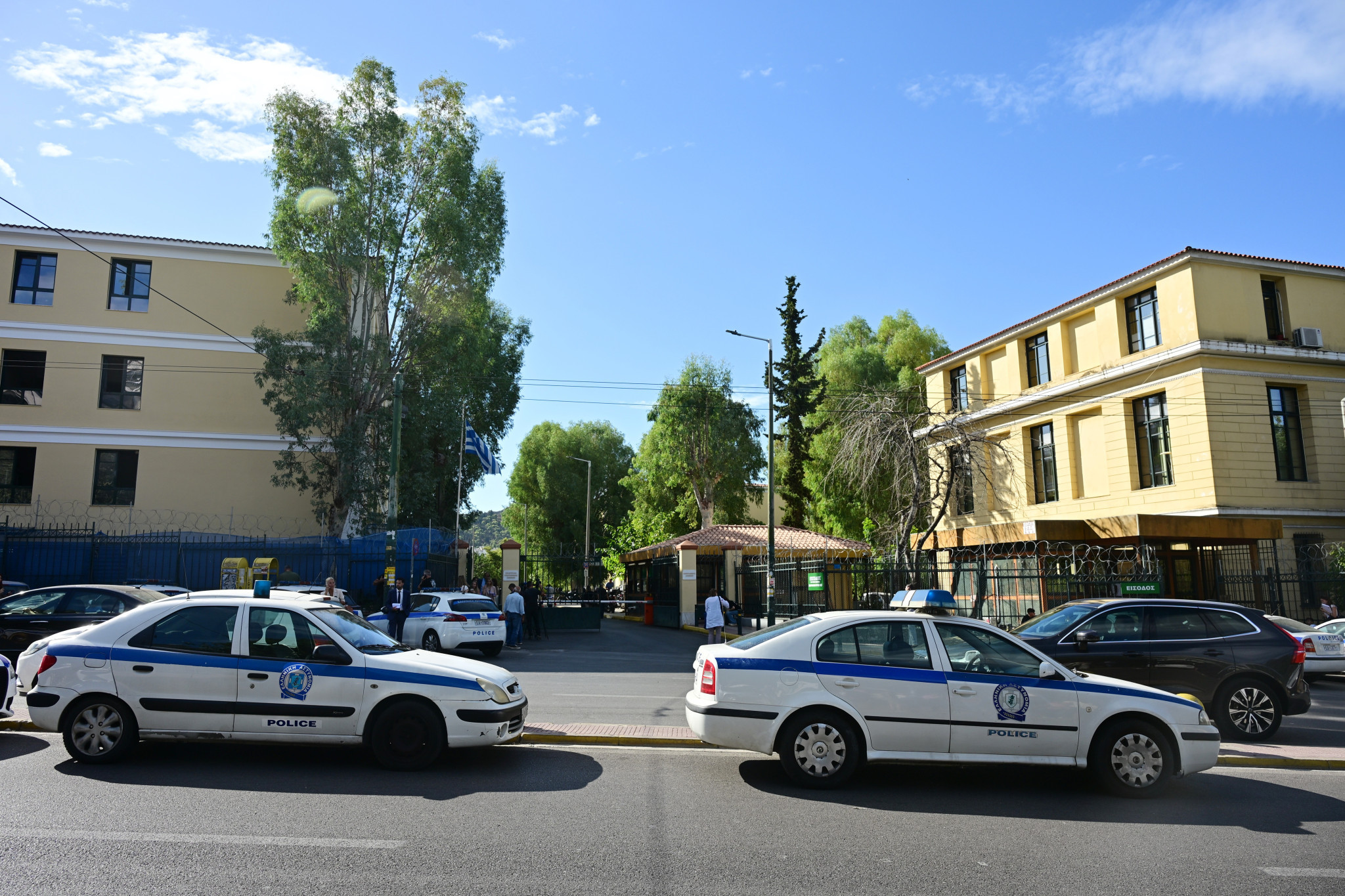 Εφτασαν στην Ευελπίδων οι έξι κατηγορούμενοι για το σκάνδαλο - Το video του Athletiko