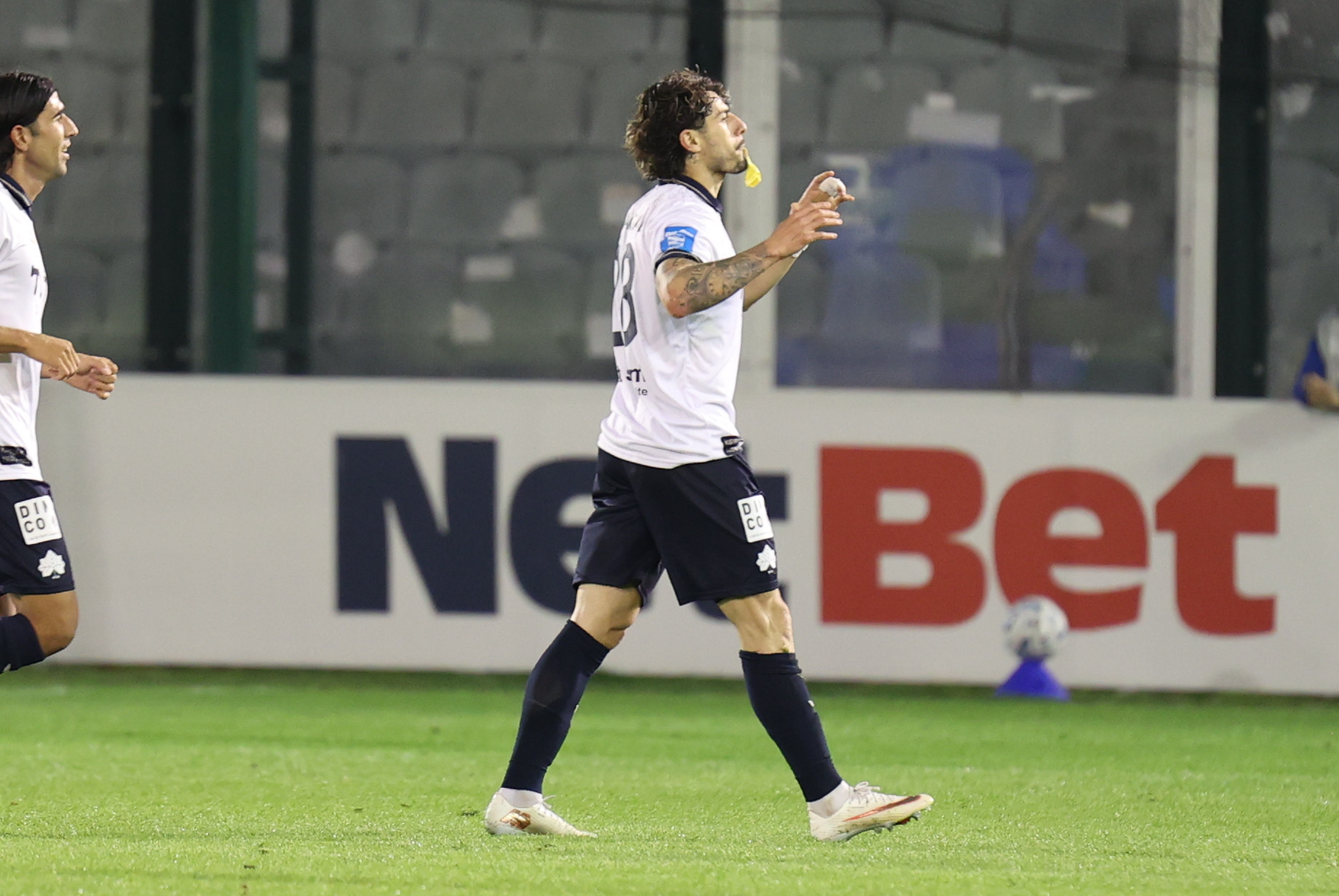 Τρομερό γκολ του Σαγάλ για το 1-1 της Κηφισιάς - Πανηγύρισε φουσκώνοντας μπαλόνι! (video)