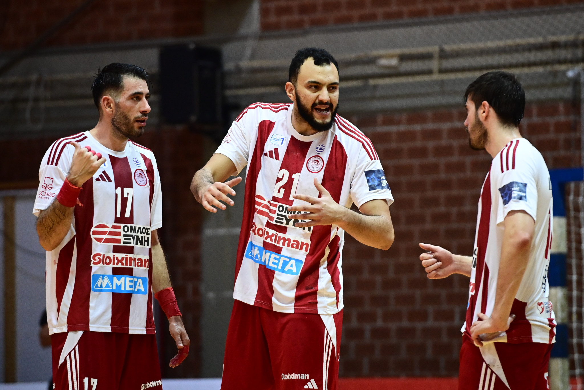Ολυμπιακός - ΑΕΚ 34-30: Ερυθρόλευκη κυριαρχία στο ντέρμπι κορυφής της Handball Premier