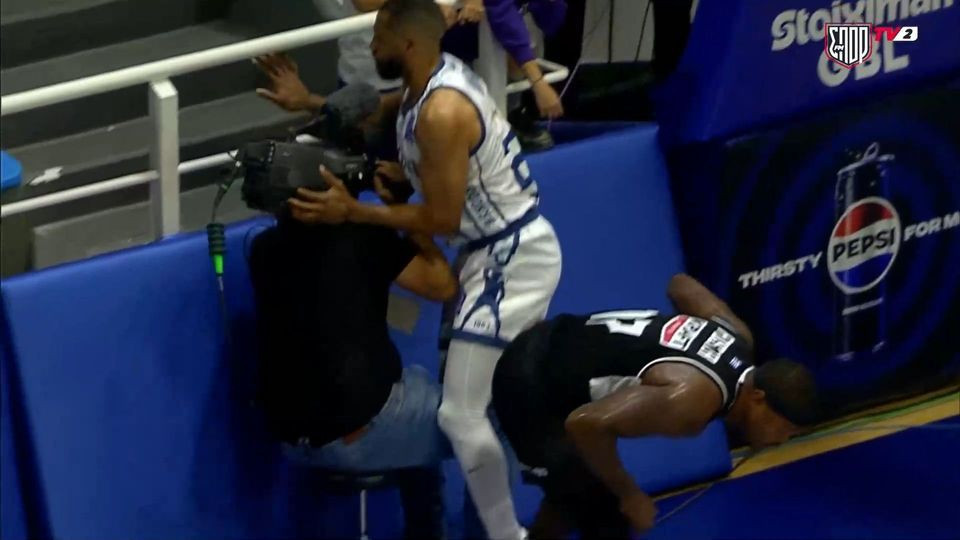 Ατύχημα στη Ρόδο: Ο Χάρις... γκρέμισε με φόρα τον οπερατέρ (video)