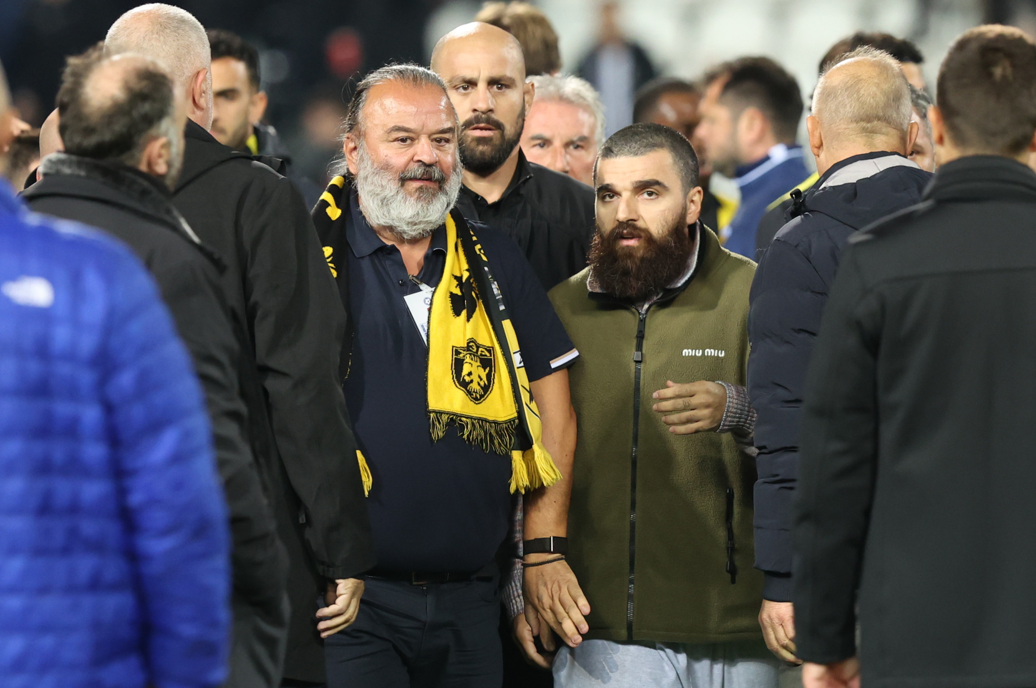 Ενταση στο φινάλε του ΠΑΟΚ-ΑΕΚ: Τα είπαν Ηλιόπουλος και Σαββίδης (video)