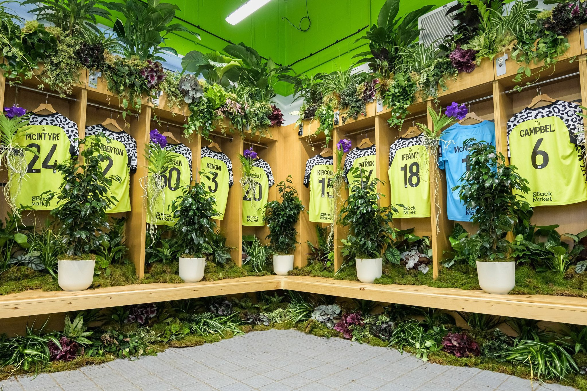 Forest Green... κυριολεκτικά: Ομάδα στην Αγγλία «πρασίνισε» τα αποδυτήρια της και υπάρχει λόγος