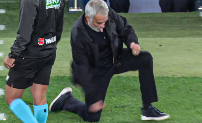 «Special One» από τα παλιά: Επεσε στο χορτάρι στο γκολ νίκης του Εμπαπέ στο clasico (video)