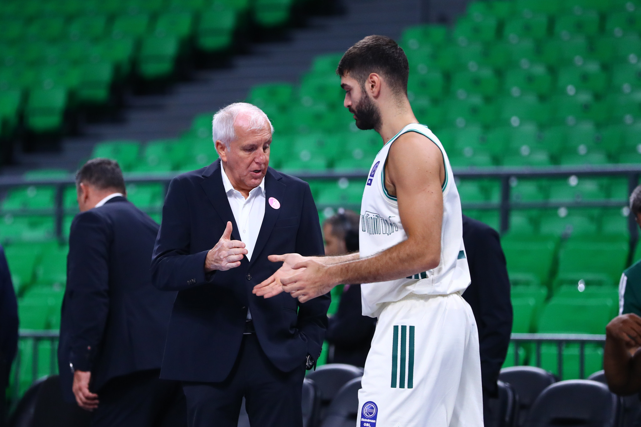 Ομπράντοβιτς για Μαντζούκα και Ρογκαβόπουλο: «Δεν νομίζω να είναι διαθέσιμοι στη "διαβολοβδομάδα"»